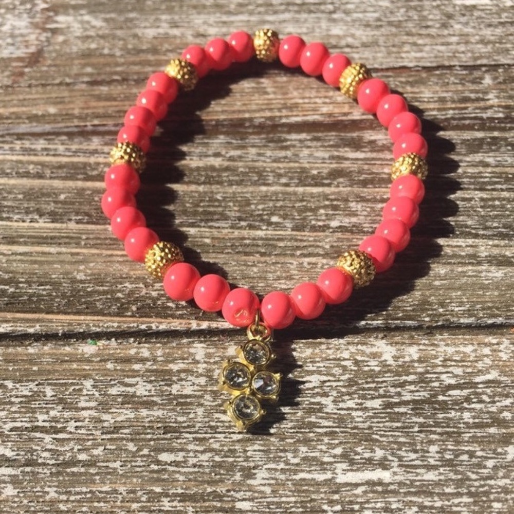 Coral and gold beaded stretchy bracelet